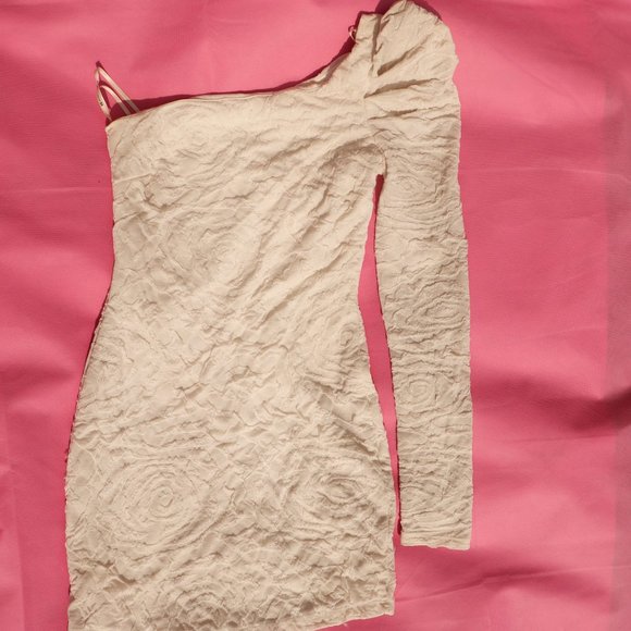 Womans  Dress - Picture 3 of 4